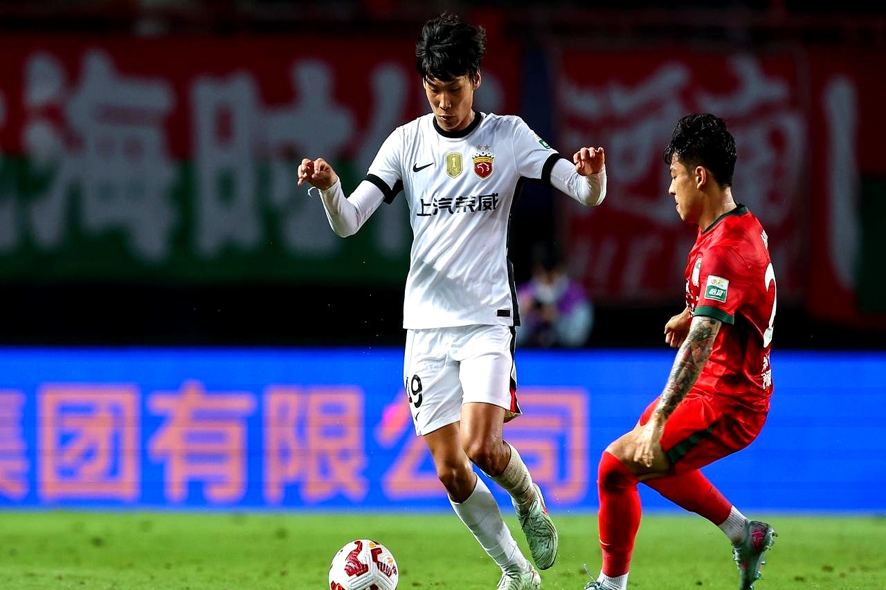 国际比赛日西甲焦点战,上海海港迎来里程碑,气氛紧张,轮换策略成焦点的简单介绍 国际比赛日西甲焦点战,上海海港迎来里程碑,气氛紧张,轮换策略成焦点的简单介绍