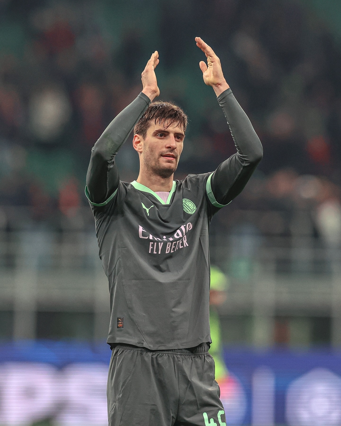 法兰克福训练开放日，集结日造点机会引欢呼，葡超在即，年轻球员得到机会的简单介绍